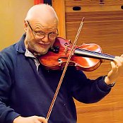 Violinen er bygget af volinbygger Erik Hoffmann.